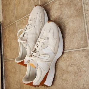 New Balance 327 Women 10/Mens 8.5